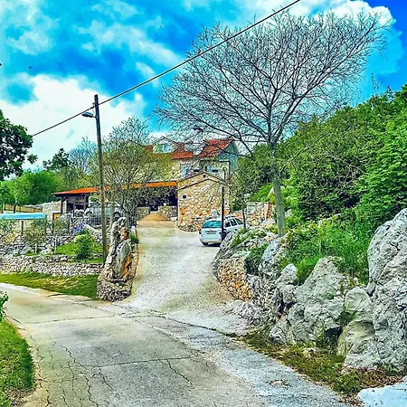 2 Bedroom Pet Friendly In Srijane