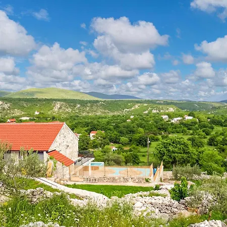 2 Bedroom Pet Friendly In Holiday home Srijane