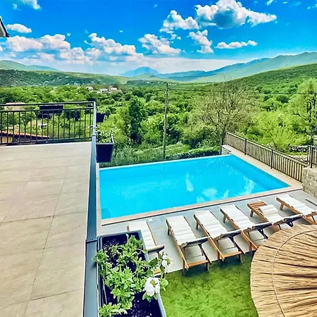 2 Bedroom Pet Friendly In