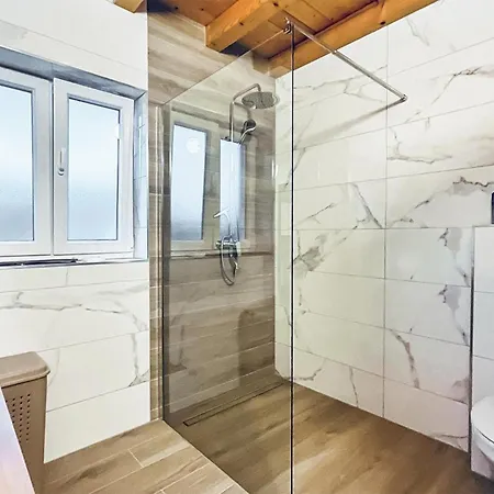 Dom wakacyjny 2 Bedroom - Loft Srijane