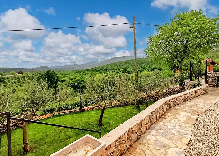 Dom wakacyjny 2 Bedroom - Loft Srijane